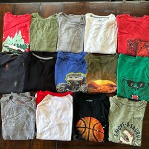 Lot of 14 boys long sleeve tees. Size S (6-7)
